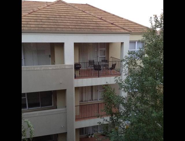2 BEDROOM APARTMENT FOR SALE IN VREDEKLOOF EAST